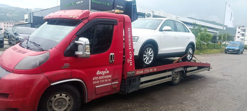 Ankara bölgesinde SUV aracın oto çekici ile taşınması