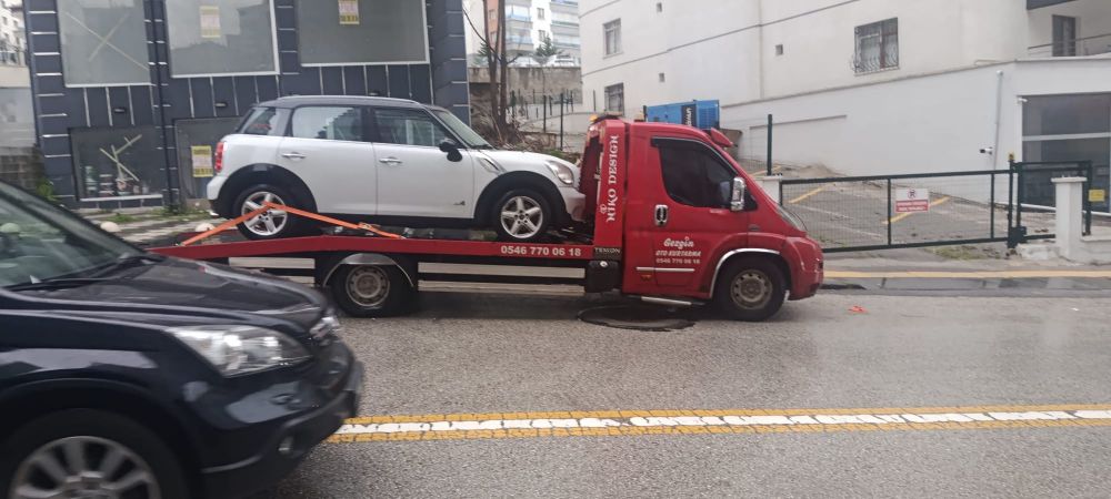 Ankara bölgesinde yağmurlu havada oto kurtarma
